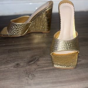 Textured Gold Wedge Heel Sandal - Women’s Size 10, Never Worn